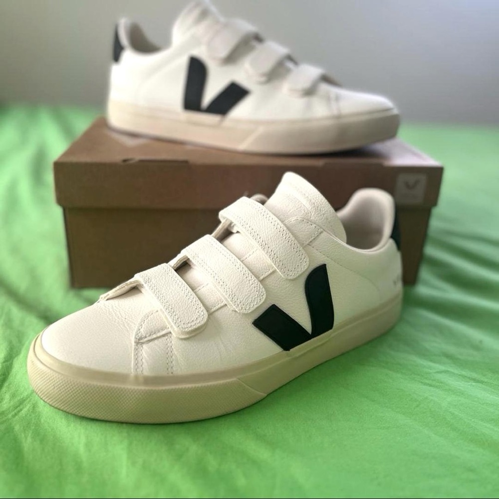 Veja Recife Velcro Sneakers – EU 41 / US 9.5 – White & Black – Worn Once